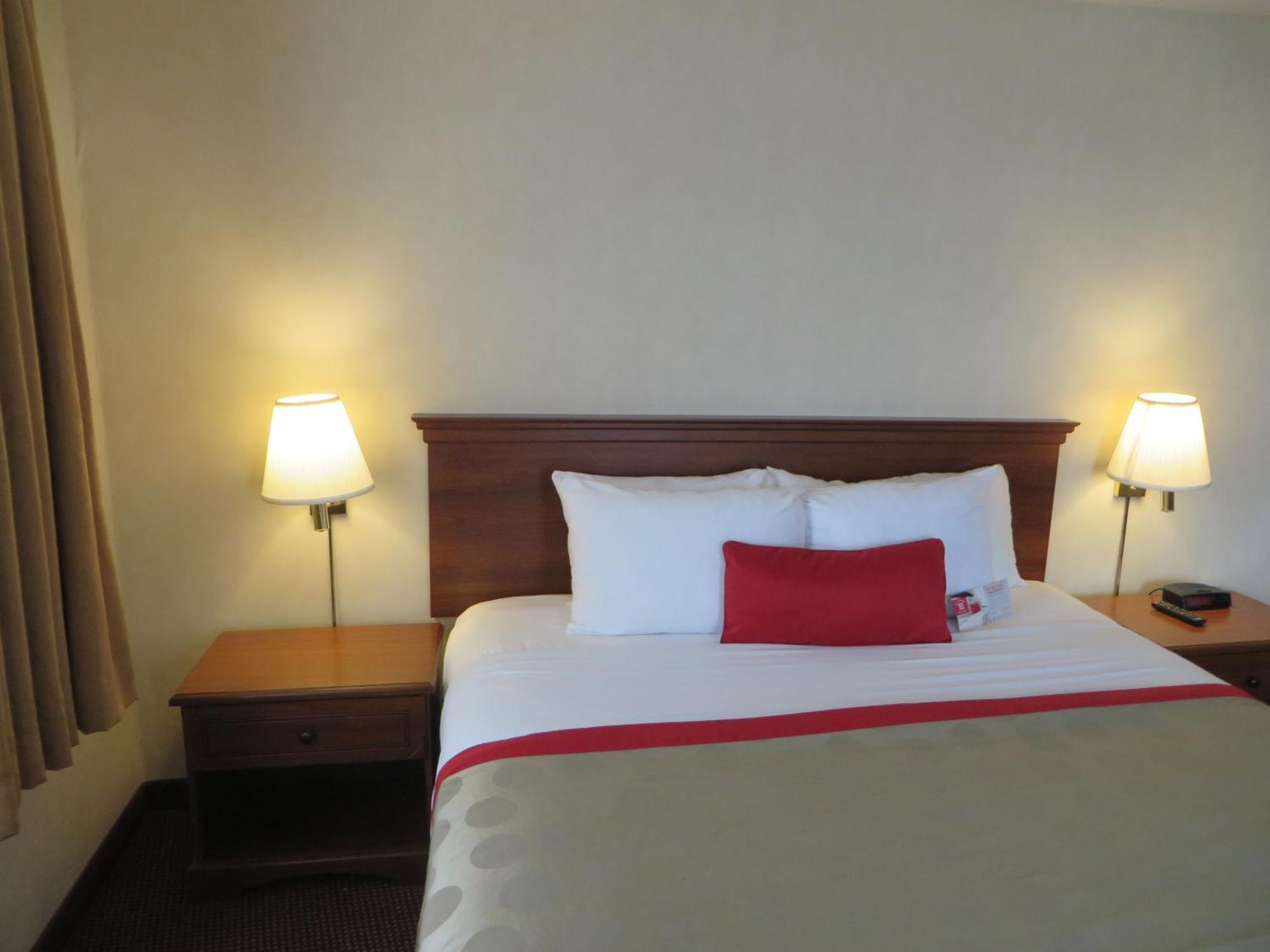 Hotel Ramada By Wyndham Hawthorne/Lax Habitación foto