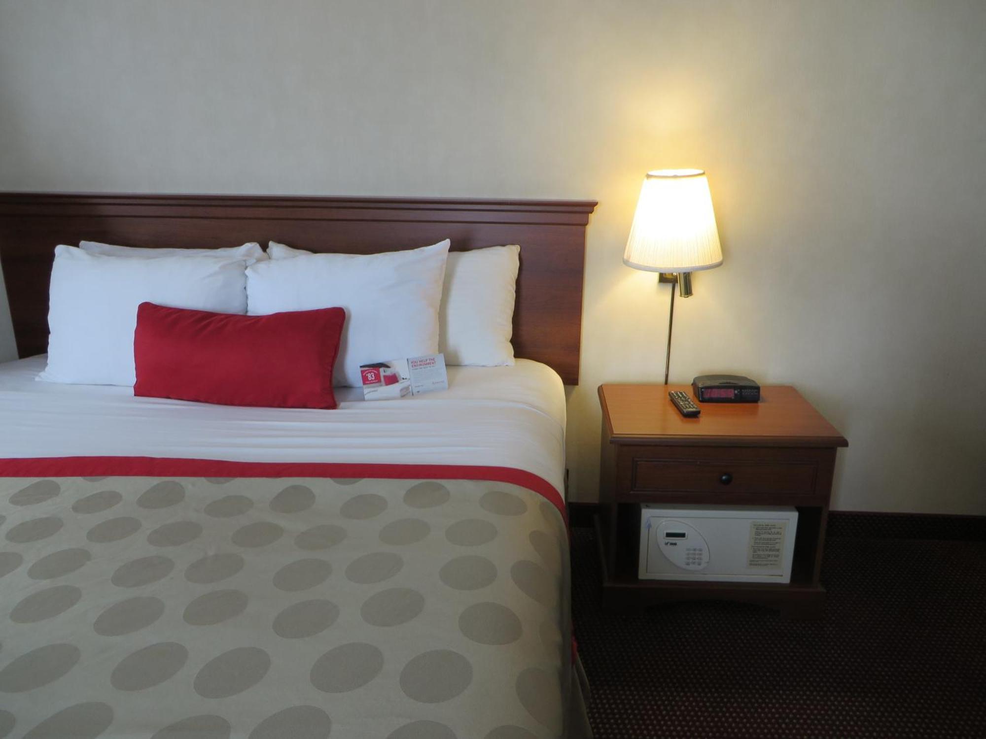 Hotel Ramada By Wyndham Hawthorne/Lax Habitación foto